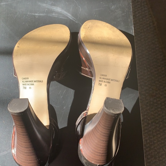 Mudd Candor Iridescent Burgundy Peep Toe Sandals  size 7M - 3-1/2” Heel - Picture 4 of 4